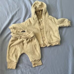 First Impressions 0-3 M Baby Outfit